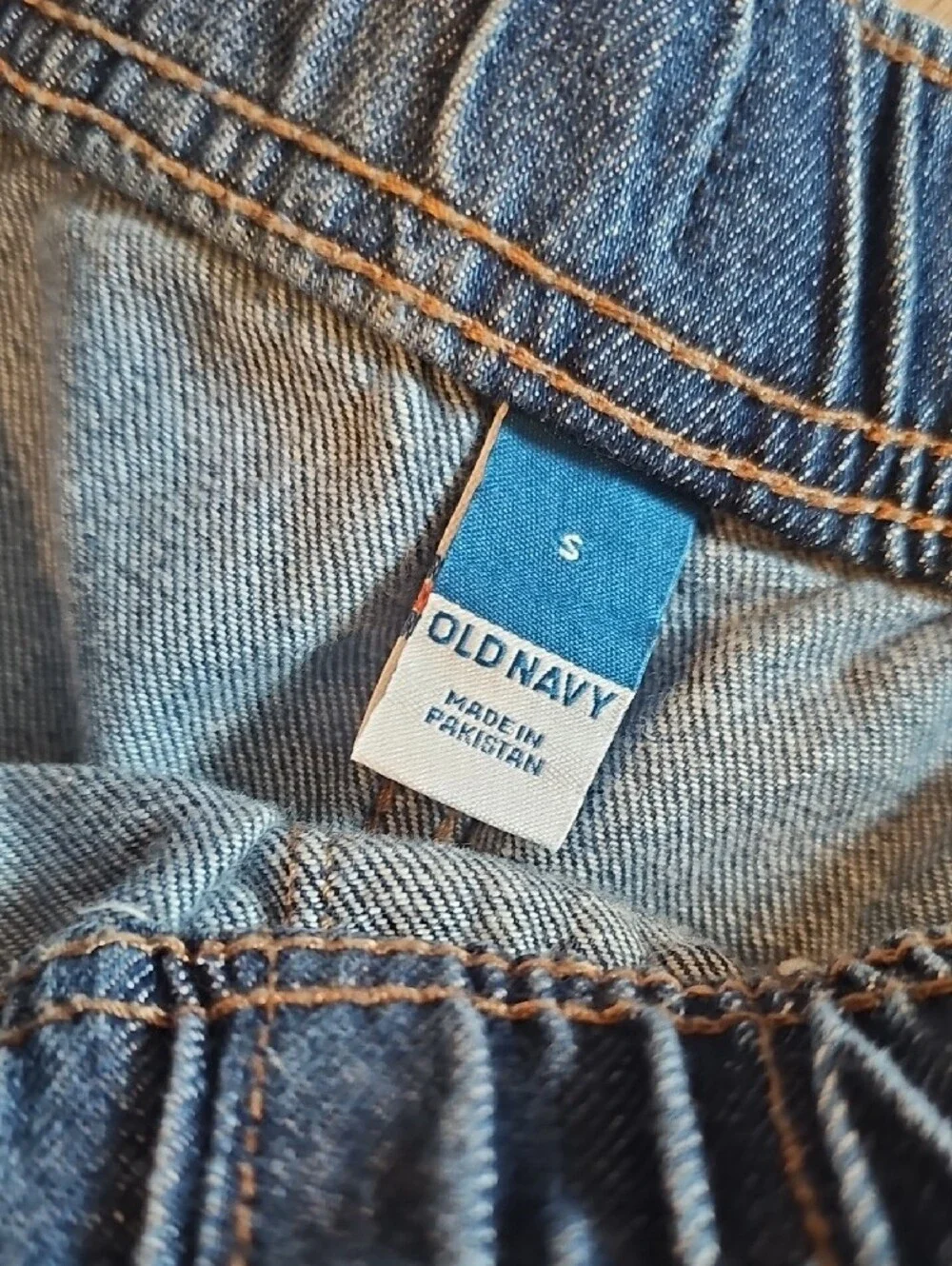 Old Navy Barrel Leg Jeans - Picture 2 of 2